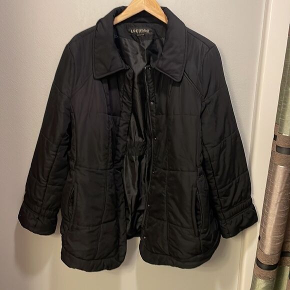 LANE Bryant woman’s black puffer jacket. It has no zipper but can be buttoned up - Picture 2 of 6
